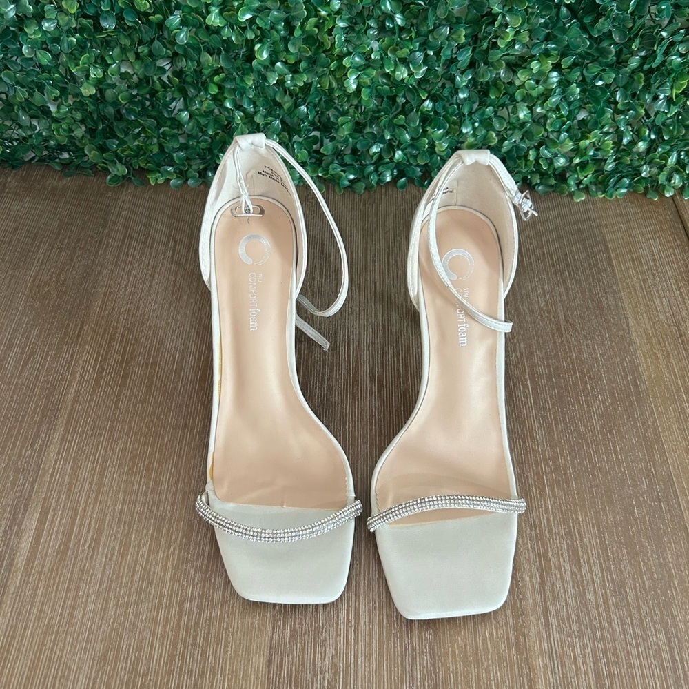 Journee Collection Zoya Heels Womens 9 Off White Square Toe Rhinestone Strap NEW - Picture 9 of 13